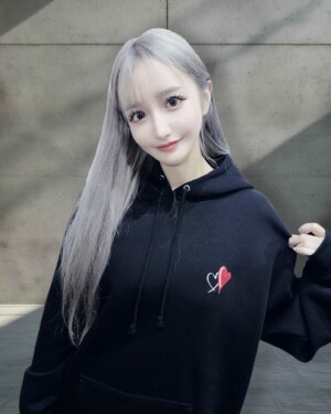 【百永 さりな】Collaboration Hoodie